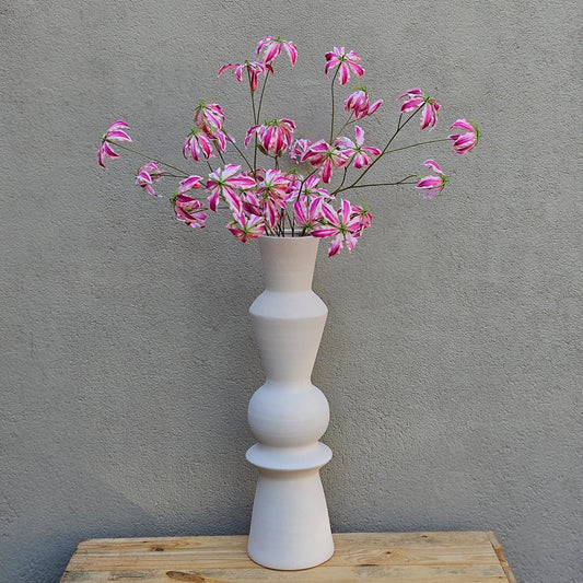 Sand-Coloured Vase with Gloriosa (silk)