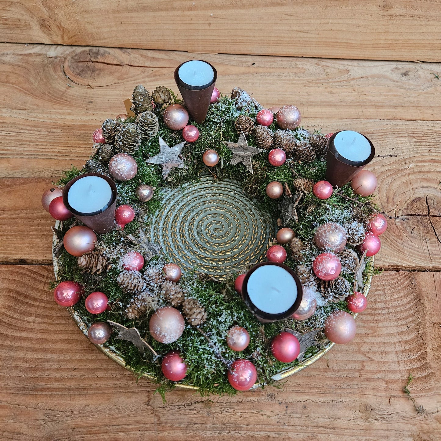 Adventkrans_warm_roze_met_onderbord