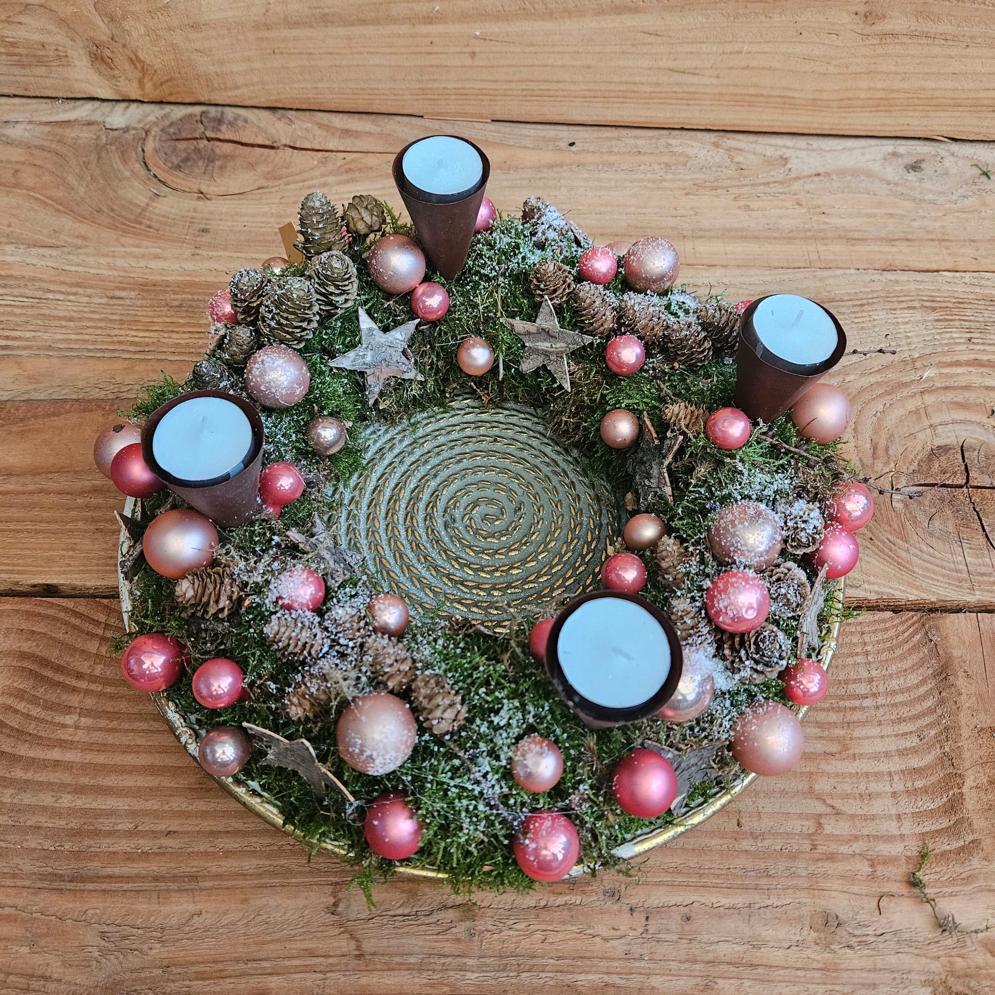 Adventkrans_warm_roze_met_onderbord