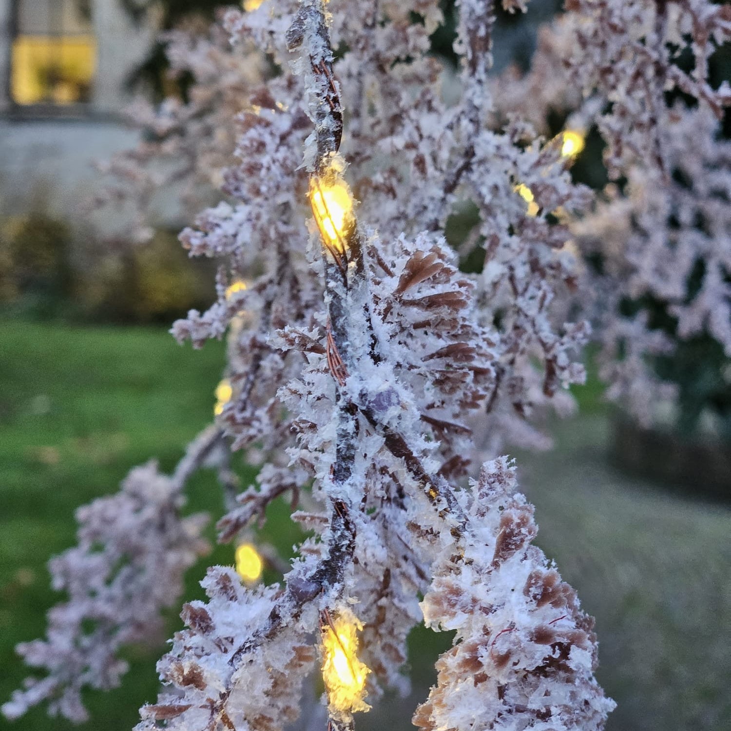 Zijden kerstboom groot close